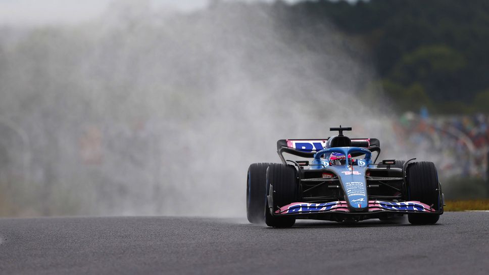 Алонсо най-бърз в първата тренировка на наводнената „Сузука“