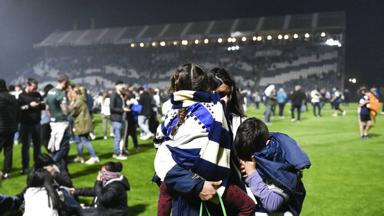Трагедия на футболен мач в Аржентина, има и смъртен случай