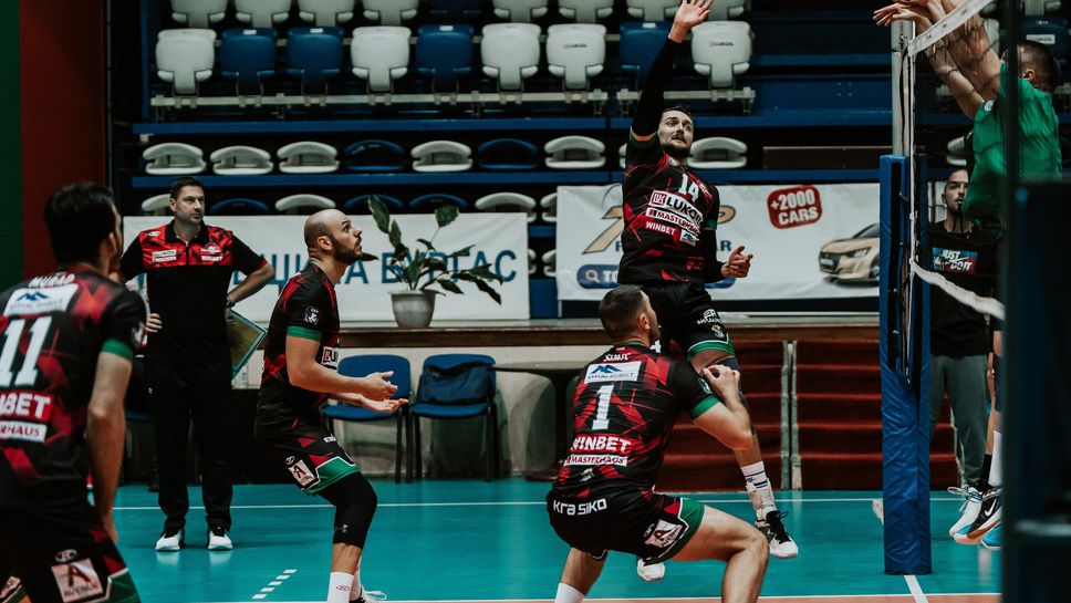 Нефтохимик 2010 с 5-и успех в предсезонната подготовка