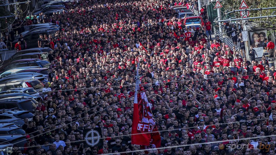 "Червено" шествие във Варна