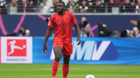  Упамекано потегля по пътя на Конате и основава проблеми на Байерн 