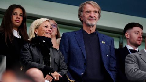 Важните фигури в Манчестър Юнайтед пристигнаха на “Олд Трафорд”, утре предстои още по-голяма среща