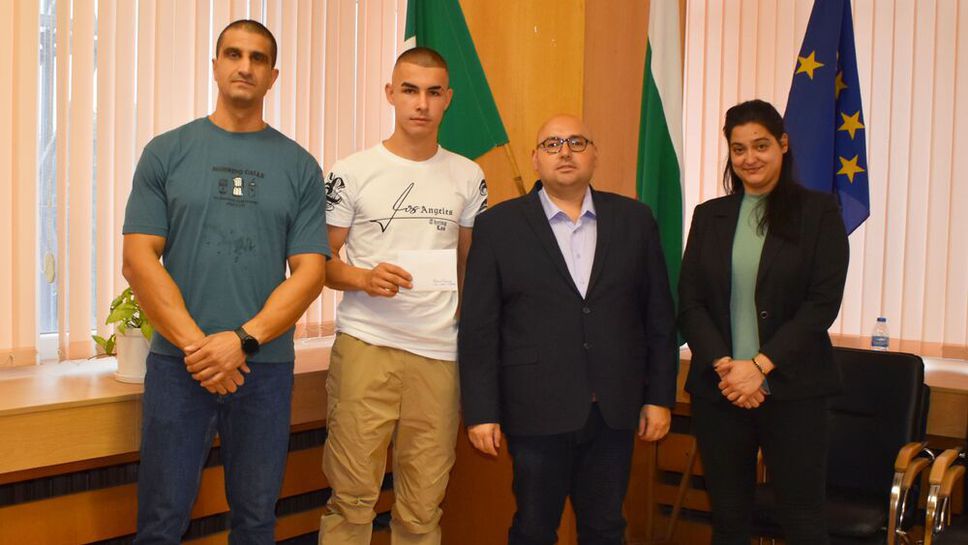 Община Разград награди колоездача Георги Радославов с парична премия