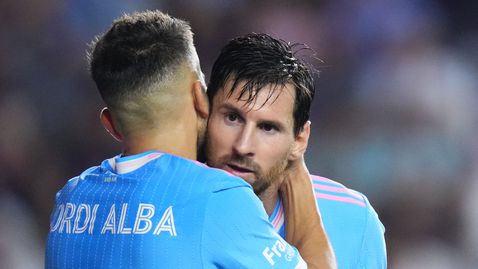 Меси към Алба: Ще е странно да погледна наляво и да не те видя там. Кой ще ми подава сега?