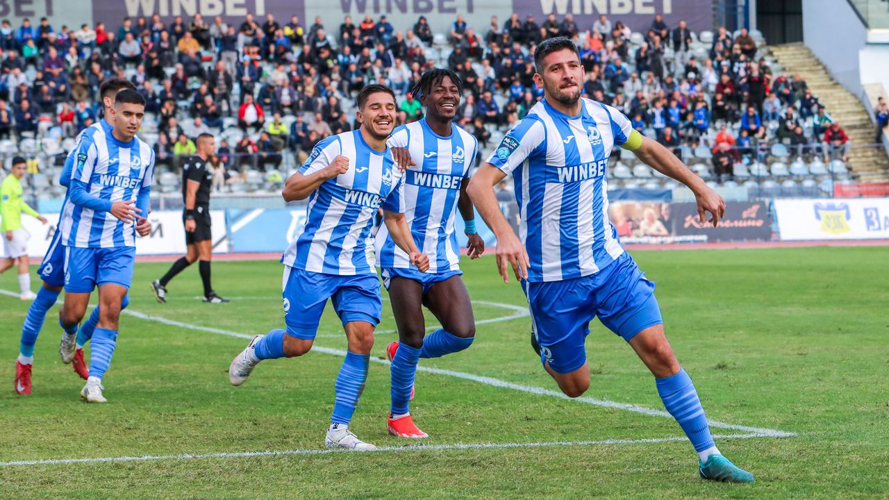 Дунав удари Фратрия в дербито на върха и се откъсна още повече на първото място