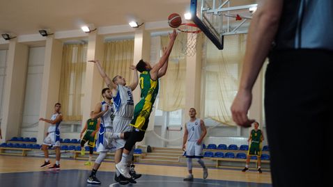 На Изток: Шумен-2 нанесе първа загуба на ИУ