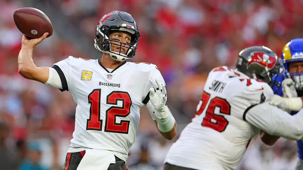 Том Брейди стана първият играч в историята на НФЛ с над 100 хиляди ярда