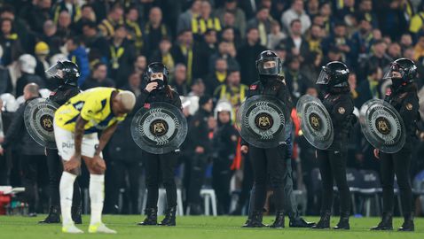 В Турция започнаха с арестите: 17 футболни съдии и един президент са първите