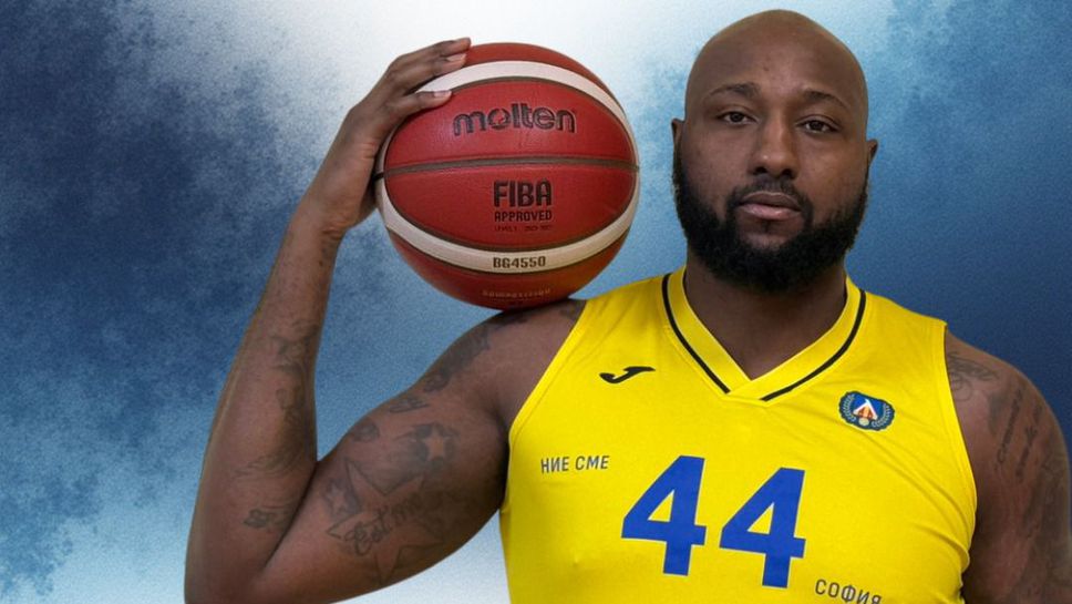 Левски се подсили под коша