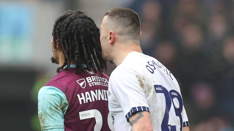 Наказаха нападател за девет мача заради расизъм по адрес на бивш играч на Манчестър Юнайтед