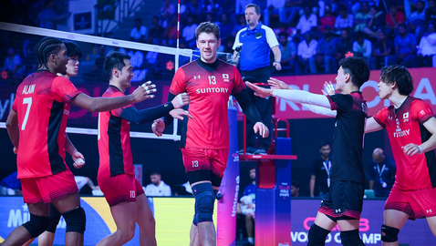 Сънтори Сънбърдс е първият полуфиналист на Световното клубно първенство по волейбол