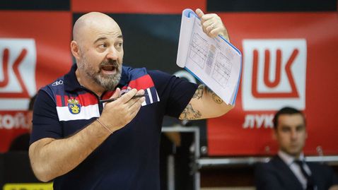 Треньорът на Дея може да поеме Нефтохимик