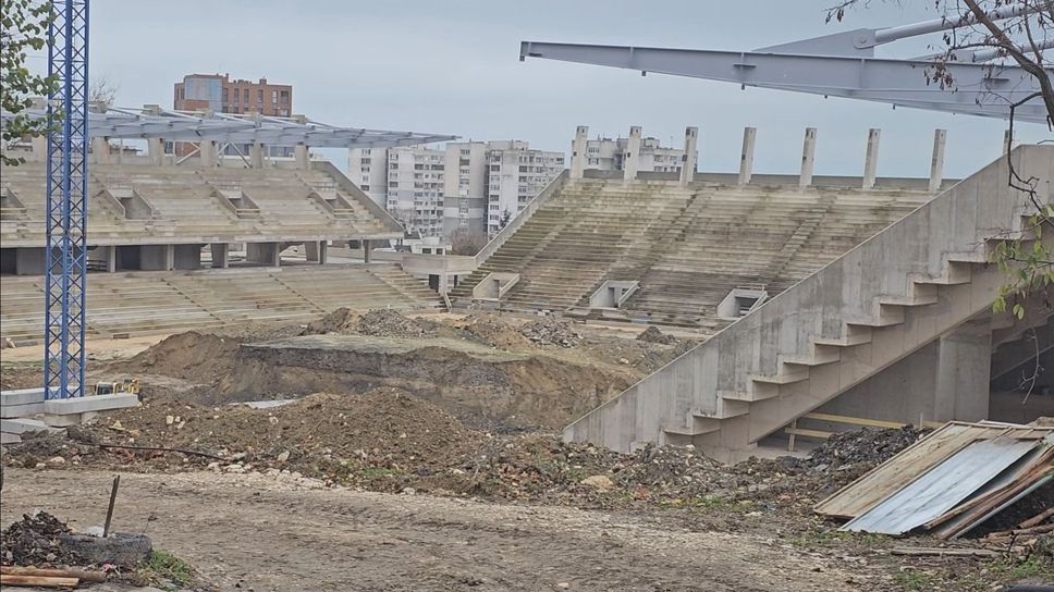 Продължава напредъка на стадион "Варна", издигнаха конструкцията на козирките на сектори "А" и "В"