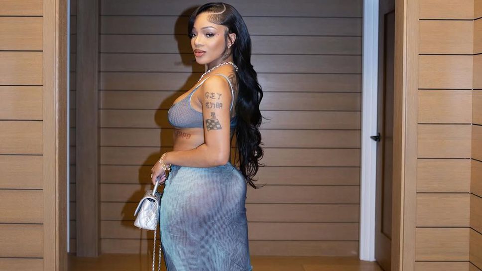 Певицата Глорила обича да насочва мъжките погледи към себе си