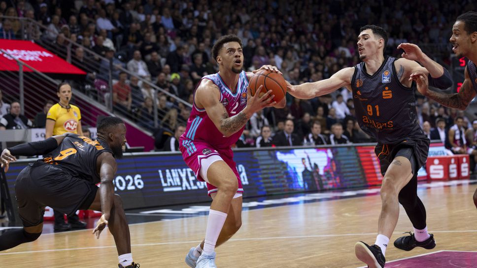 Българският национал Йордан Минчев и неговият клубен тим Найнърс Кемниц