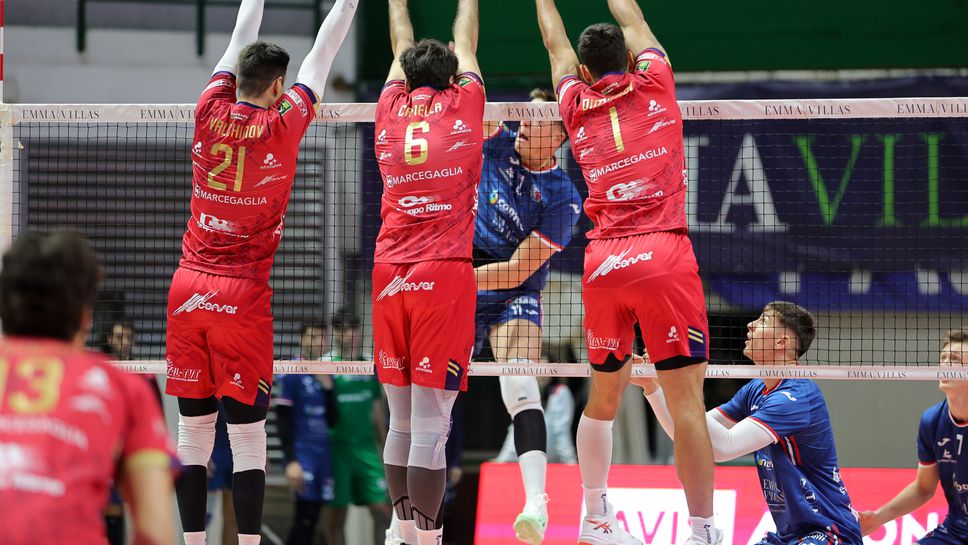 Националите Християн Димитров Самуил Вълчинов и техният отбор Консар Равена