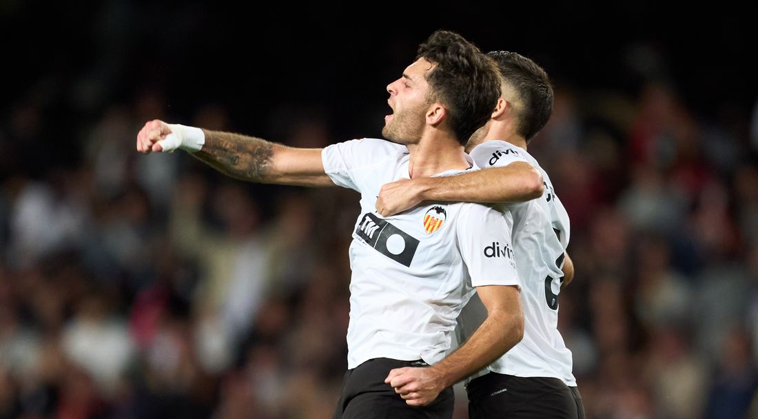 Съдбата намигна: настоящият №9 помогна на Валенсия