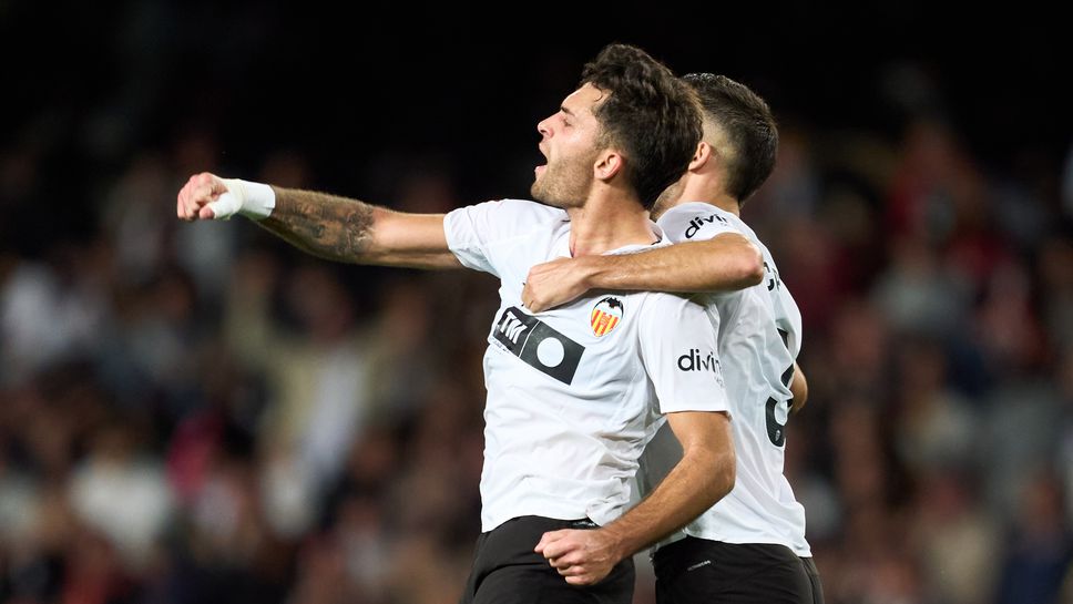 Съдбата намигна: настоящият №9 помогна на Валенсия