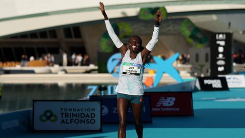 Джепкосгей и Корир спечелиха маратона на Валенсия с отлични резултати