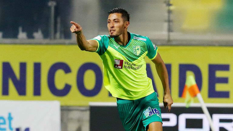  АЕК Ларнака смъкна тима на Илиан Илиев от върха 