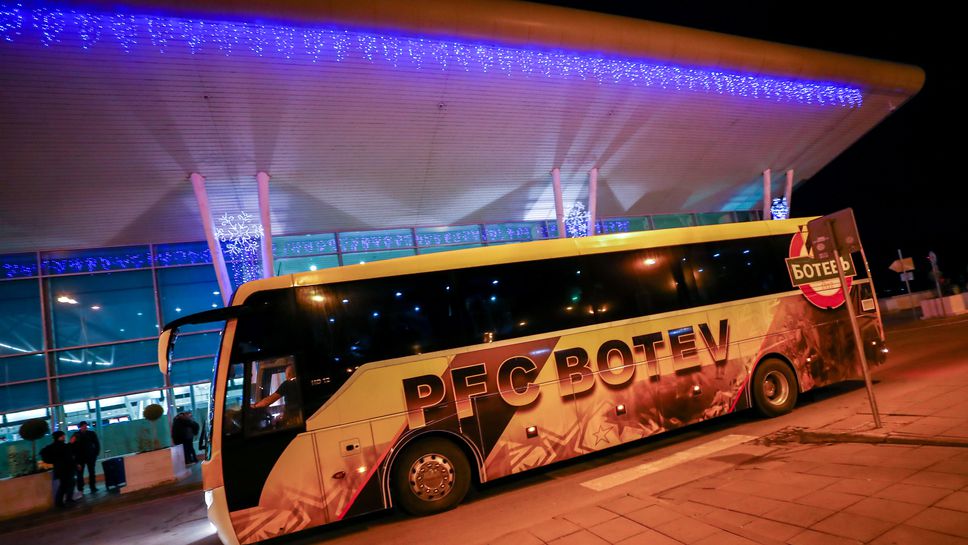 Ботев (Пловдив) заминава на лагер за Дубай