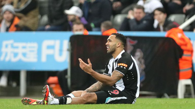 Нападателят на Нюкасъл Калъм ще бъде извън игра за два