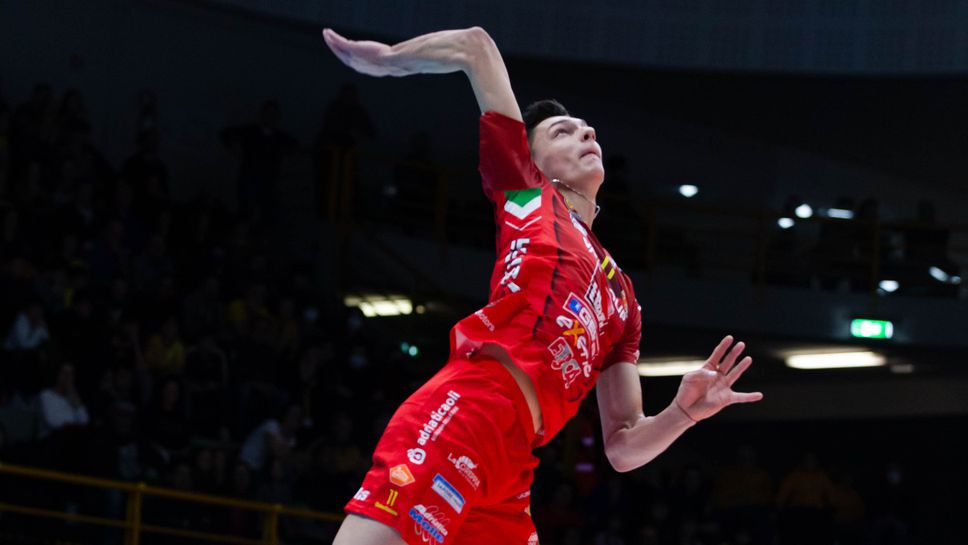 Модена спря победната серия на Алекс Николов и Лубе пред 5000 зрители