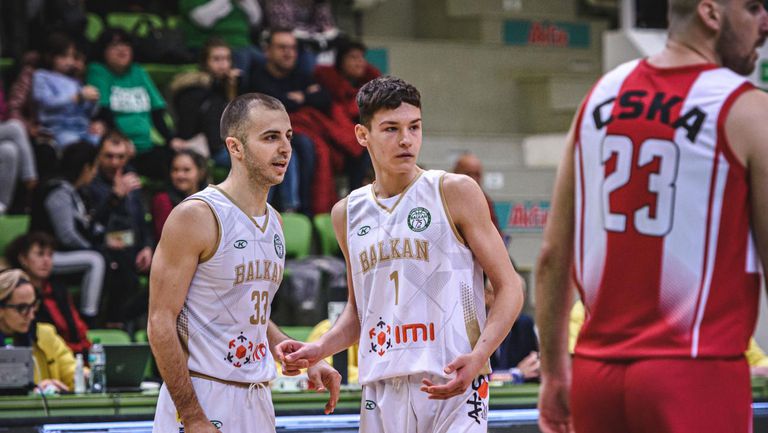 16-годишният баскетболист Кристиян Василев дебютира за мъжкия тим на шампиона