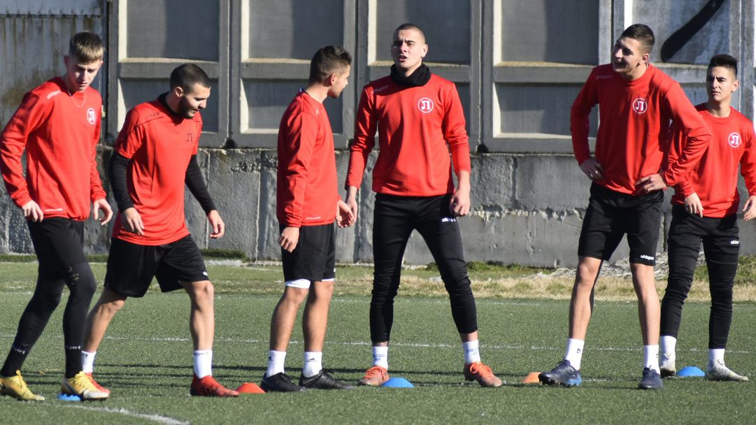 Дубълът на Локо (Пловдив) ще тренира още седмица