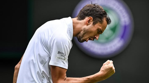 Медведев стигна полуфиналите на Индиън Уелс