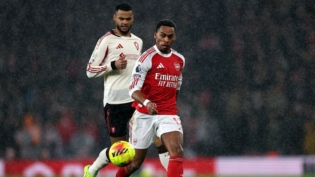 Арсенал и Ливърпул не приличаха на лидер и шампион в постно дерби