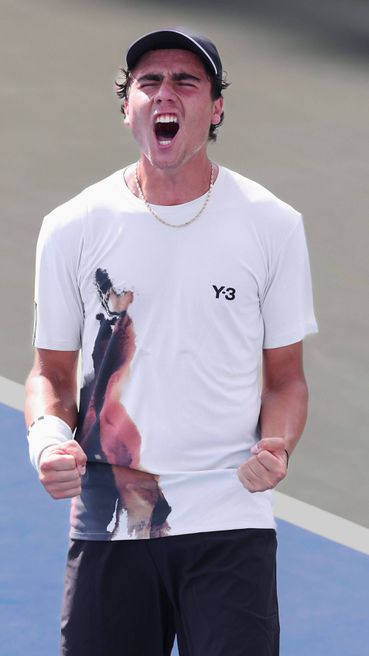 Иван Иванов стартира с победа на сингъл в Испания