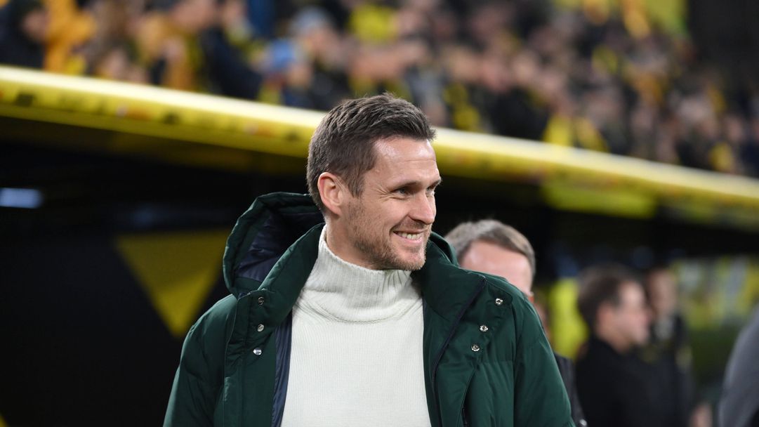 Спортният директор на Борусия (Д) иска отборът да решава мачовете си по-рано и да се утвърди на второто място