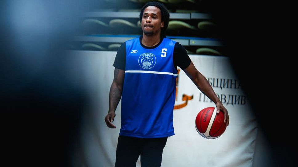 Новите попълнения на Академик Бултекс 99 Ватангое Донзо  и ДеМаркъс