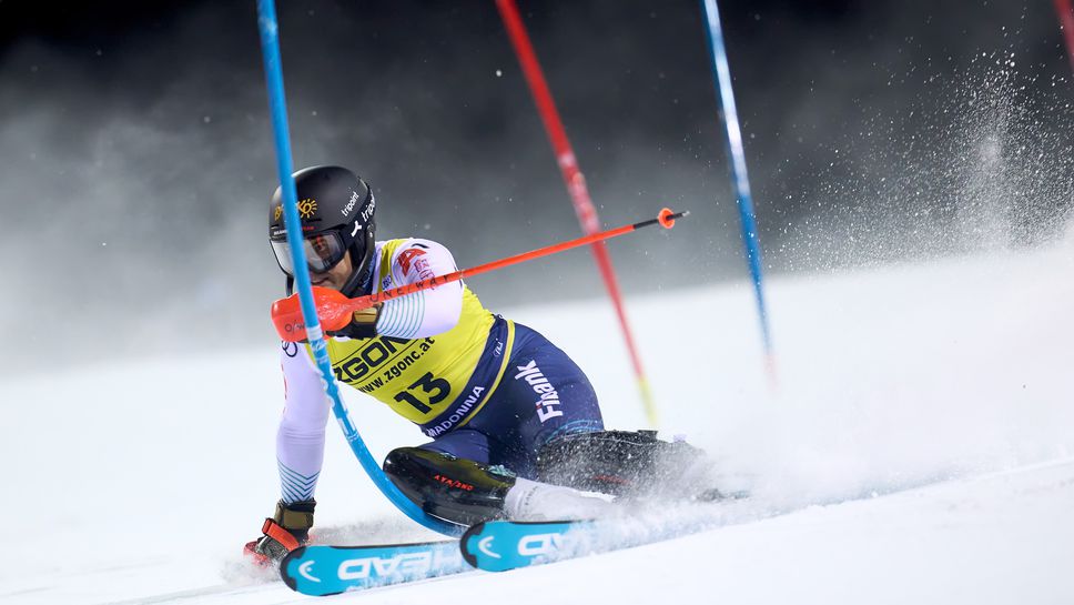 Изваден кант спънал Аби в Мадона