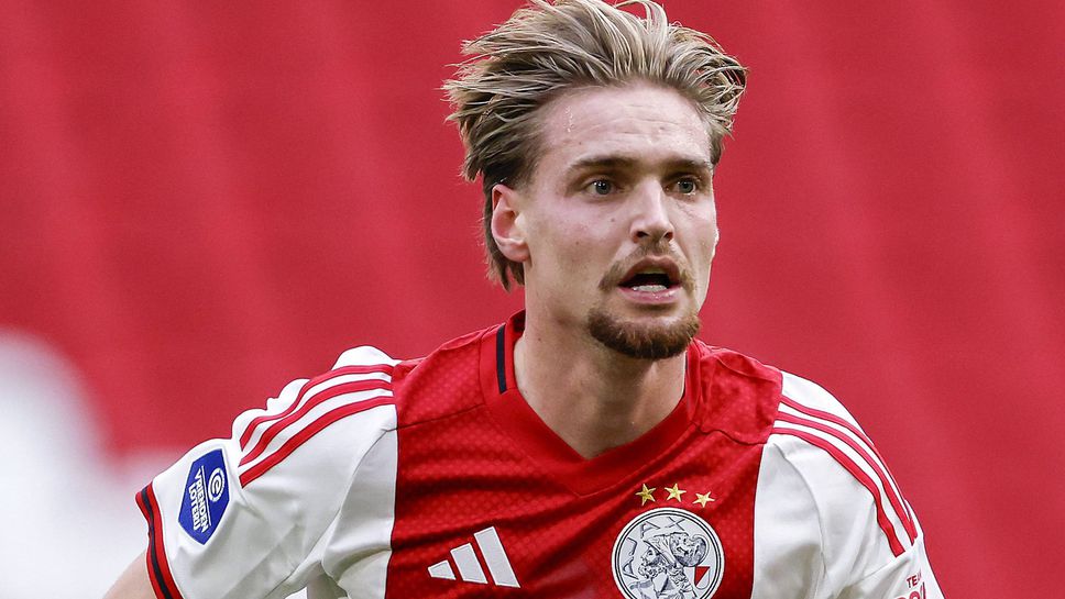 Полузащитникът на Аякс Кенет Тейлър ще се присъедини към Лацио