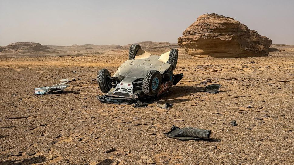 Тежък инцидент в третия етап на рали Дакар извади от