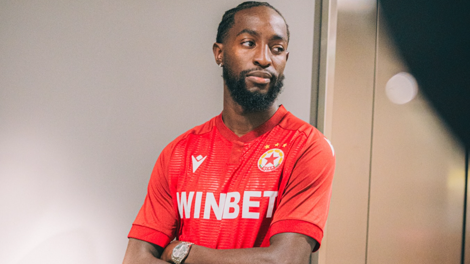 Халфът на ЦСКАИсак Соле застана пред клубната камера и говори