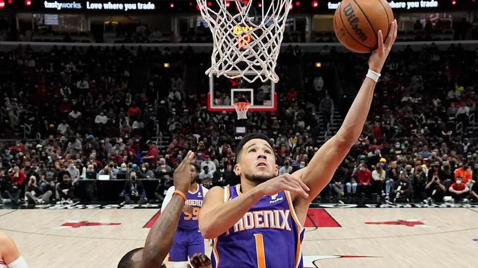 Финикс Сънс си тръгна с победа от Чикаго след 38 точки на Девин Букър
