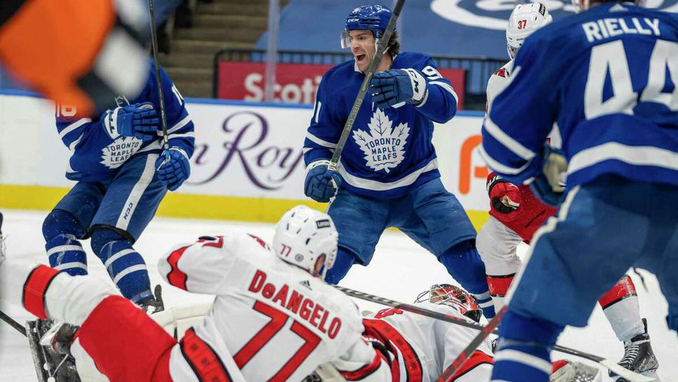 Торонто надигра лидера в Столичната дивизия Каролина за шестата си поредна победа в НХЛ