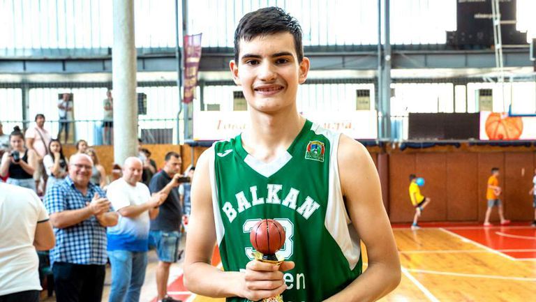 Баскетболният Балкан Ботевград картотекира Стефан Михайлов съобщиха от клуба чрез