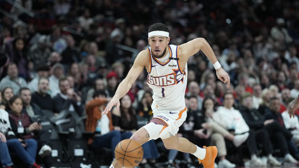 Букър избухна с 47 точки за успех над Юта