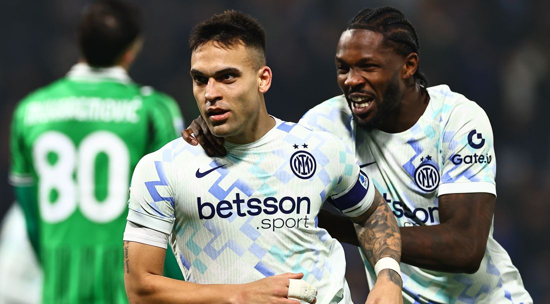 Петзвезден Интер отвя Сасуоло и дръпна с осем точки пред Милан