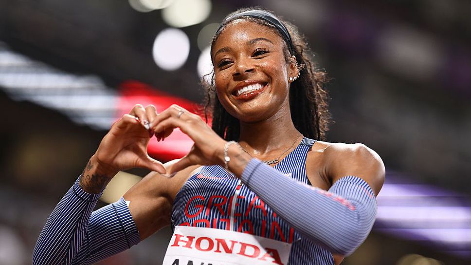 Световната шампионка на 400 метра в зала Амбър Анинг постигна