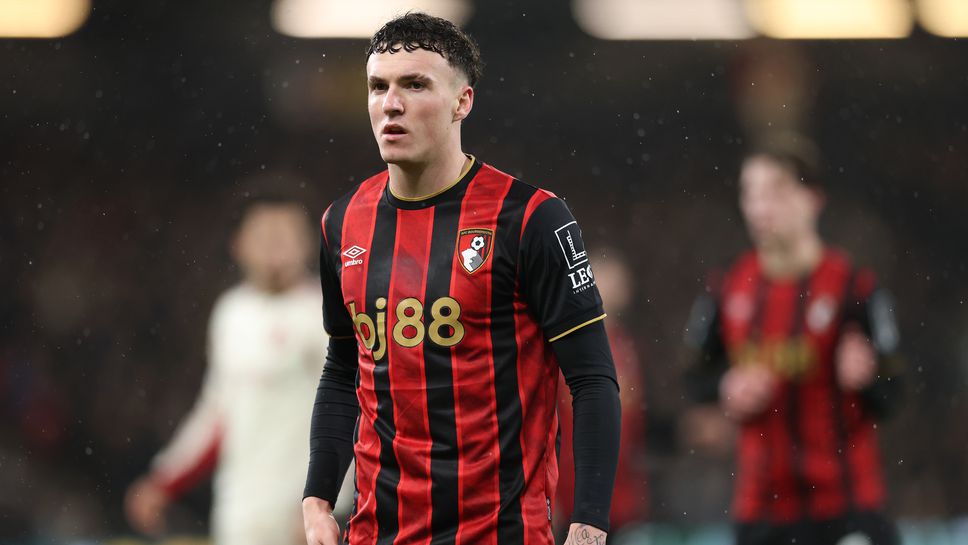 От Борнемут ще задържат за постоянно десния халф бек Алехандро