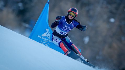 Малена Замфирова преодоля квалификациите в паралелния гигантски слалом на алпийския сноуборд на Игрите в Милано - Кортина