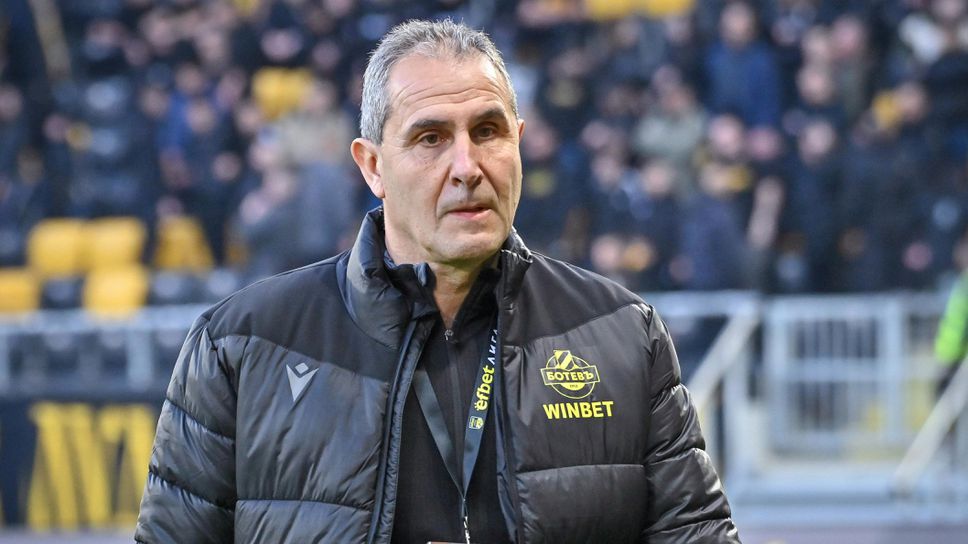 Старши треньорът на Ботев Пловдив Димитър Димитров говори след равенството