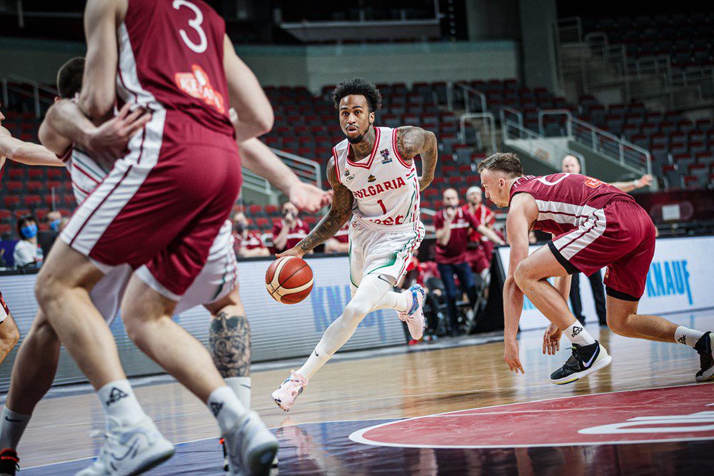 България победи Латвия и ще играе на Европейското първенство по баскетбол