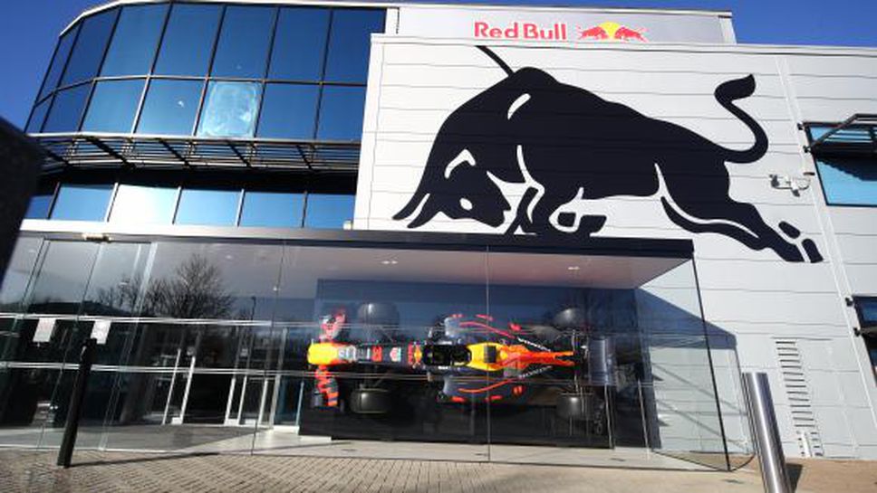 Ред Бул официално остават с двигатели Хонда и след оттеглянето на японците от Формула 1