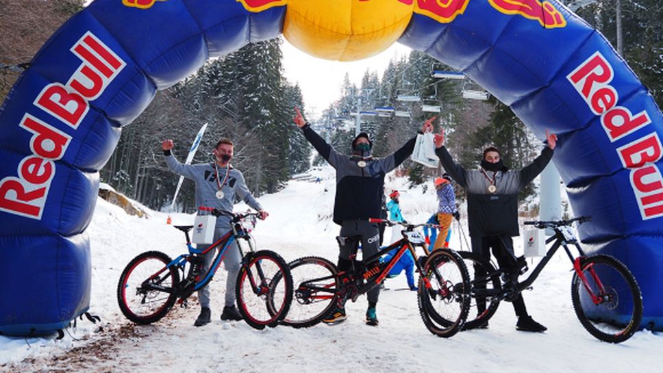 Десетки колоездачи се включиха в зрелищния "Зимен байк дуел"